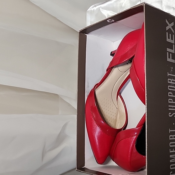 NIB- Lifestride Flex Red Kitten Heel Women's Size 6 1/2 - Picture 7 of 7